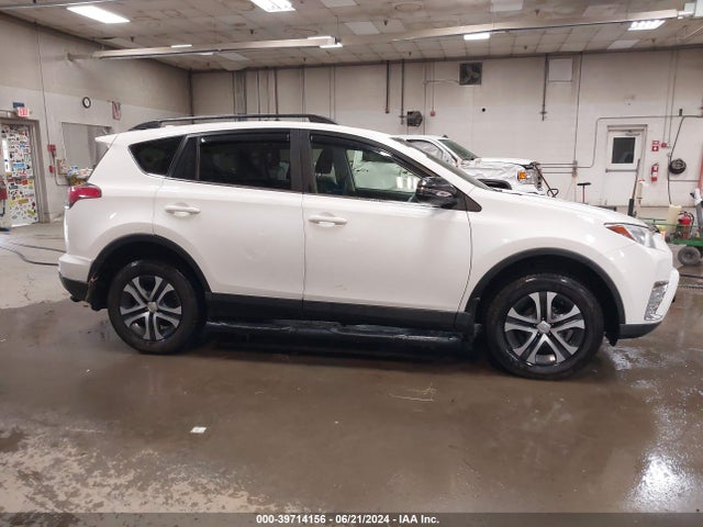 Toyota RAV4 LE 2018 JTMBFREV9JJ178694 Image 13