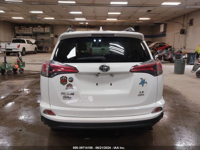 Toyota RAV4 LE 2018 JTMBFREV9JJ178694 Image 16
