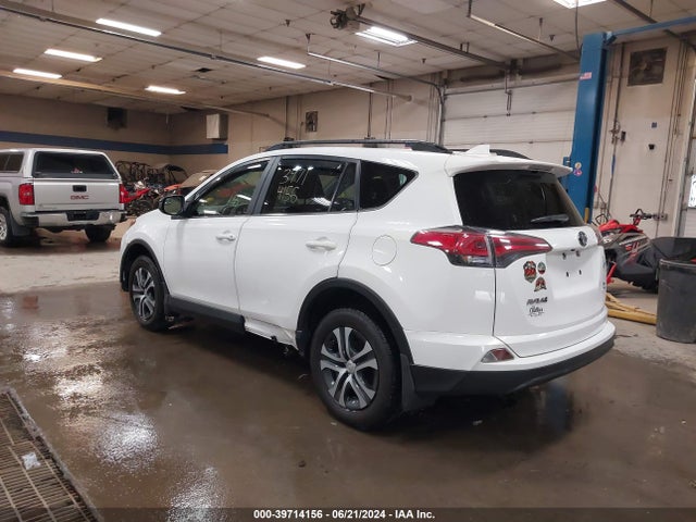 Toyota RAV4 LE 2018 JTMBFREV9JJ178694 Image 3