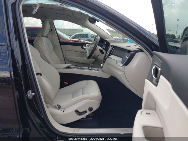 YV4L12RL2R1861199 Volvo Xc60 B5 Plus Dark Theme
