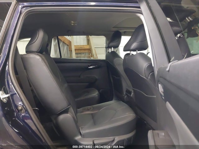 Toyota Highlander Xle 2021 5TDGZRBH2MS073062 Image 8