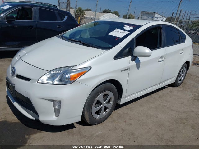 Toyota Prius Two 2015 JTDKN3DU8F1985286 Image 2