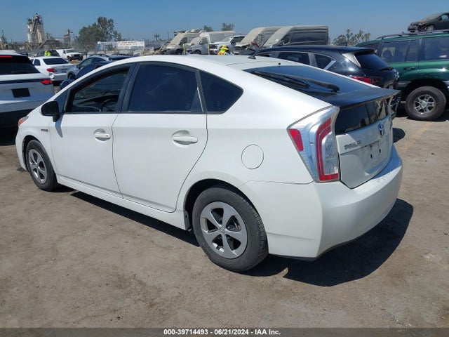 Toyota Prius Two 2015 JTDKN3DU8F1985286 Image 3