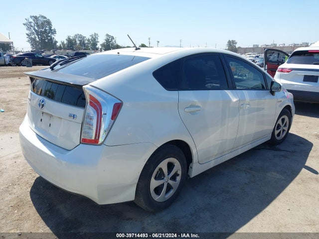 Toyota Prius Two 2015 JTDKN3DU8F1985286 Image 4
