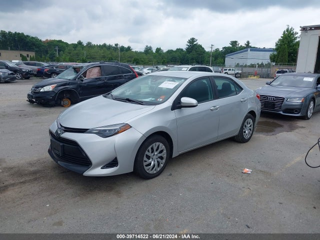 Toyota COROLLA LE 2018 2T1BURHE5JC085118 Image 2