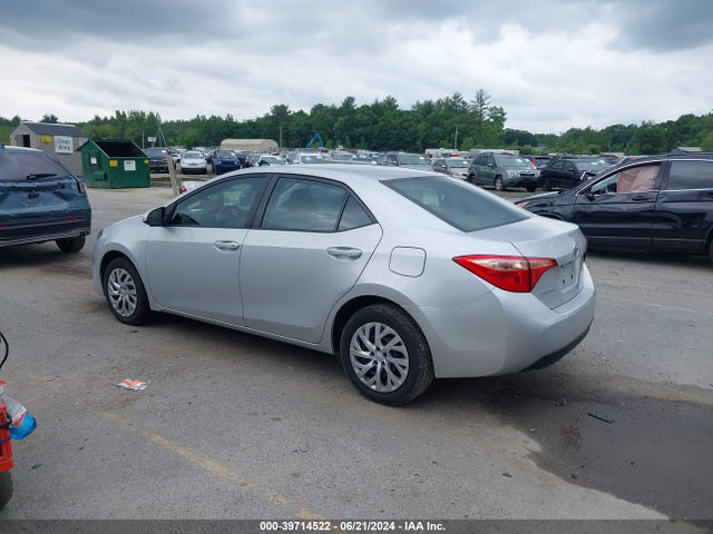 Toyota COROLLA LE 2018 2T1BURHE5JC085118 Image 3