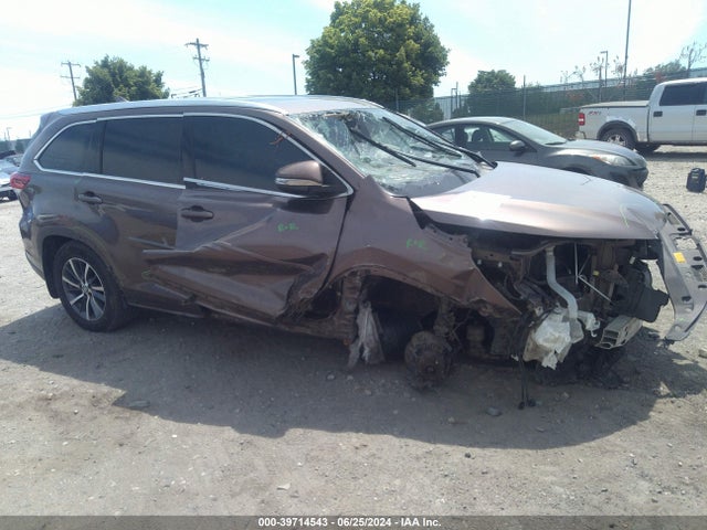 5TDJZRFH8HS409383 Toyota Highlander Xle