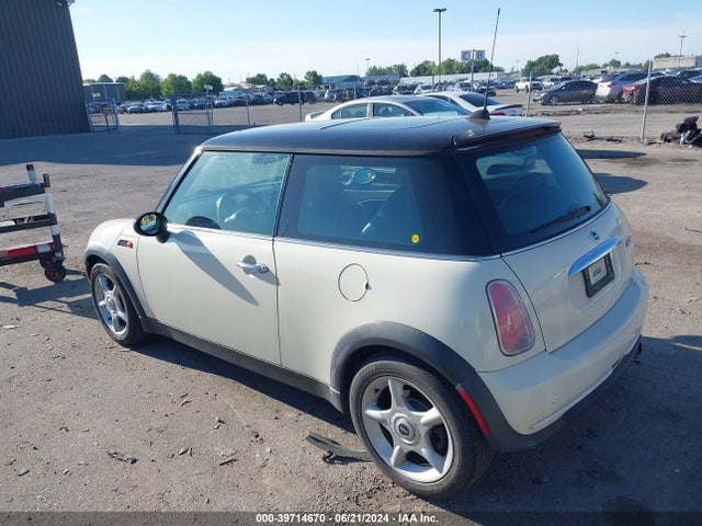 2005 MINI COOPER WMWRC33465TC58561 Photo 2