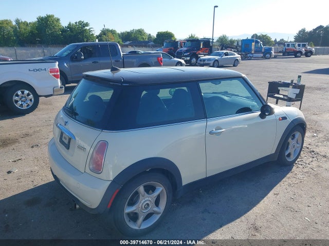 2005 MINI COOPER WMWRC33465TC58561 Photo 3