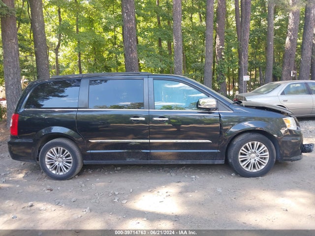2C4RC1CG1GR128003 Chrysler Town & Country Touring-l Anniversary Edition