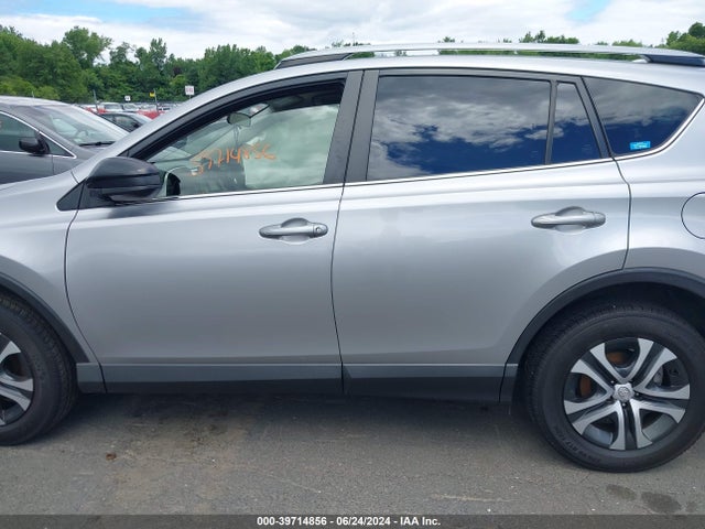 Toyota RAV4 LE 2018 JTMBFREV5JJ230449 Image 14