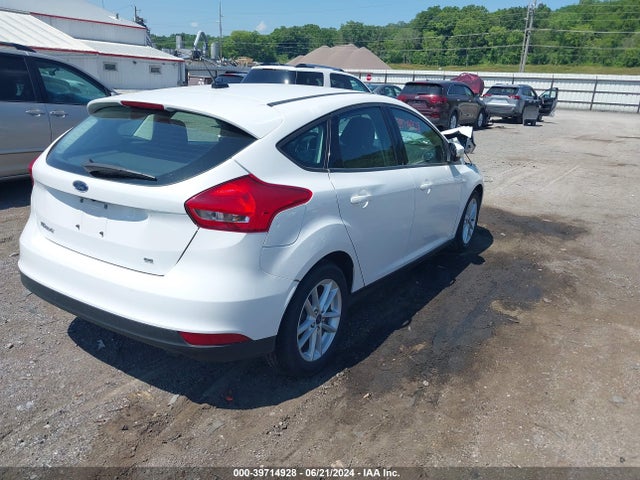 Ford FOCUS SE 2017 1FADP3K20HL246897 Image 4
