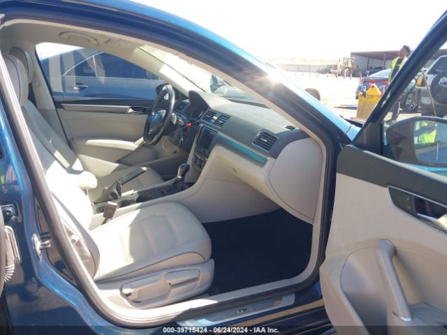 1VWAA7A37JC000982 Volkswagen Passat 2.0t R-line/2.0t S