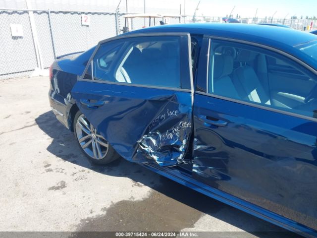 1VWAA7A37JC000982 Volkswagen Passat 2.0t R-line/2.0t S