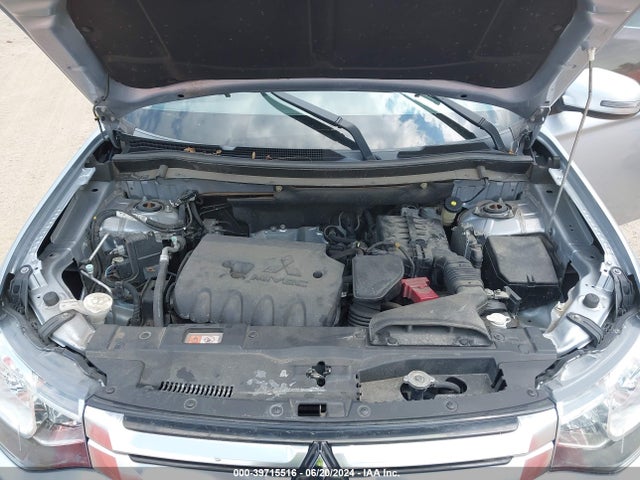 JA4AZ3A3XFZ014314 Mitsubishi Outlander Se
