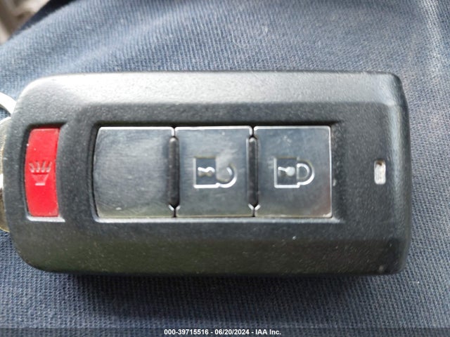 JA4AZ3A3XFZ014314 Mitsubishi Outlander Se