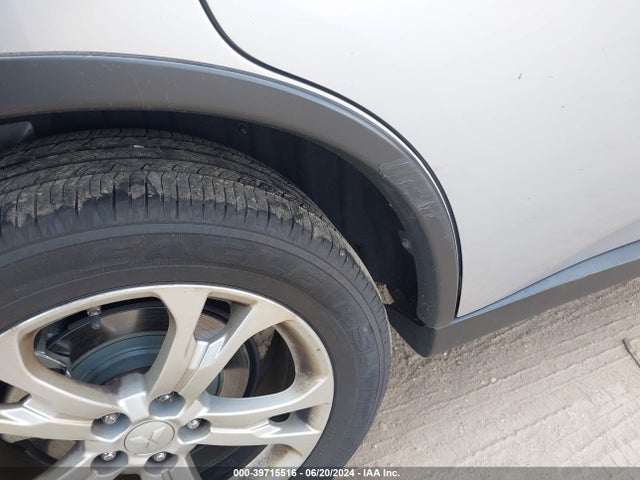 JA4AZ3A3XFZ014314 Mitsubishi Outlander Se