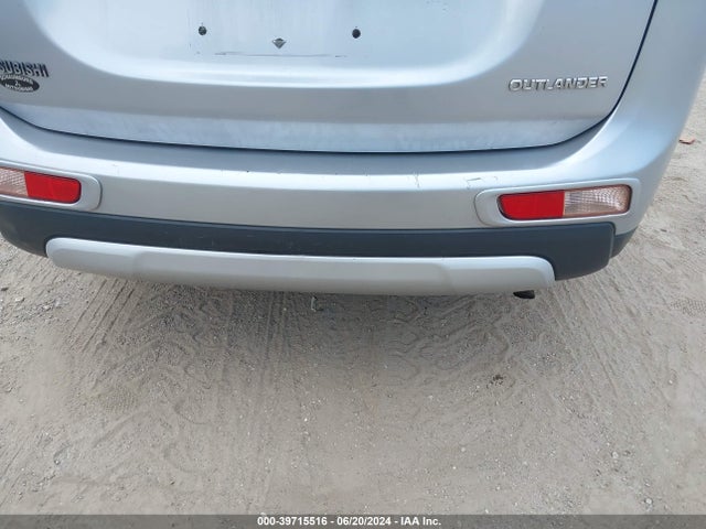 JA4AZ3A3XFZ014314 Mitsubishi Outlander Se