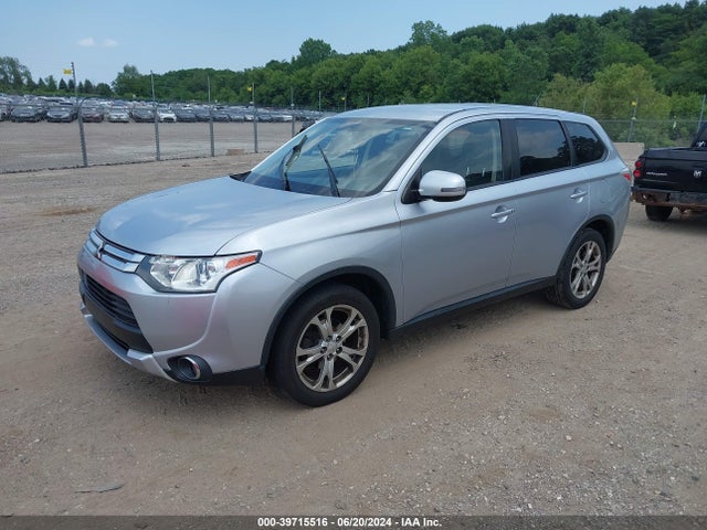 JA4AZ3A3XFZ014314 Mitsubishi Outlander Se