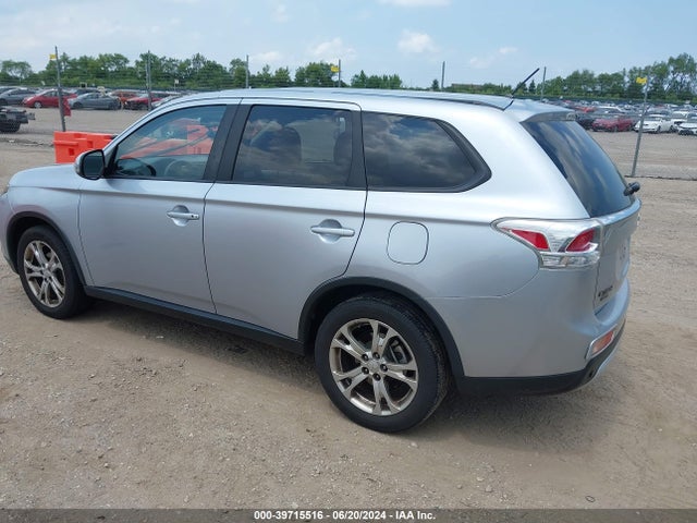 JA4AZ3A3XFZ014314 Mitsubishi Outlander Se