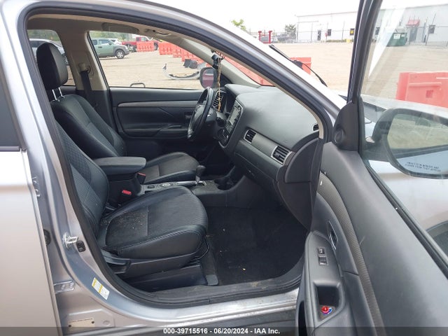 JA4AZ3A3XFZ014314 Mitsubishi Outlander Se