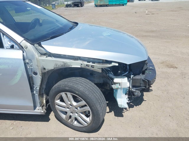 3VW2K7AJ9FM201580 Volkswagen Jetta 2.0l S