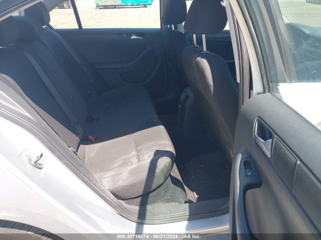 3VW2K7AJ9FM201580 Volkswagen Jetta 2.0l S