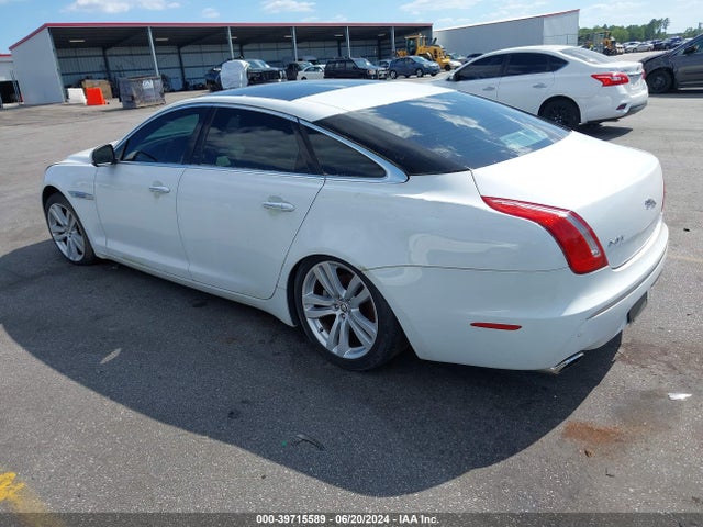 2011 JAGUAR XJ SAJWA2GB0BLV04688 Photo 2