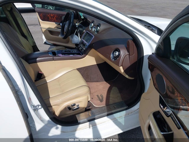 2011 JAGUAR XJ SAJWA2GB0BLV04688 Photo 4
