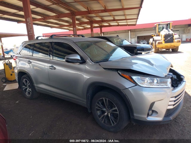Toyota Highlander Le Plus 2018 5TDBZRFH1JS825978 Image 13