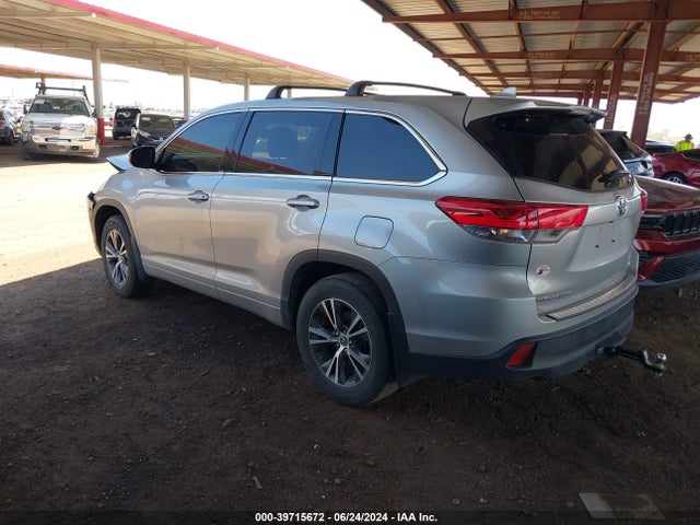 Toyota Highlander Le Plus 2018 5TDBZRFH1JS825978 Image 3