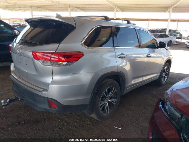 Toyota Highlander Le Plus 2018 5TDBZRFH1JS825978 Image 4