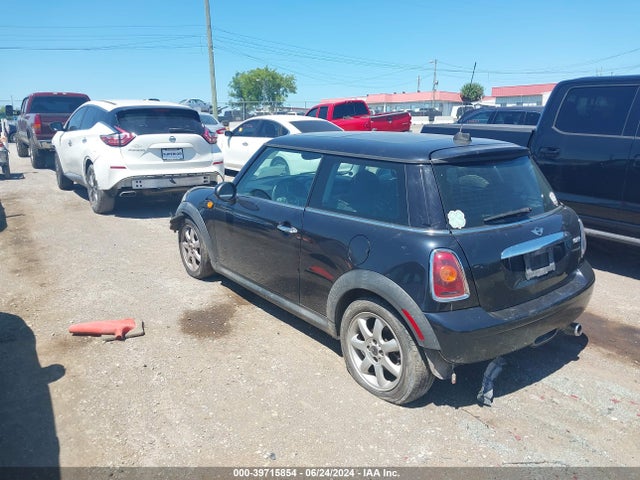 2007 MINI COOPER WMWMF33577TL67797 Photo 2