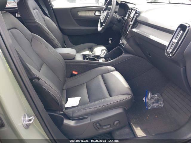 YV4L12ULXR2240827 Volvo Xc40 B5 Plus Dark Theme