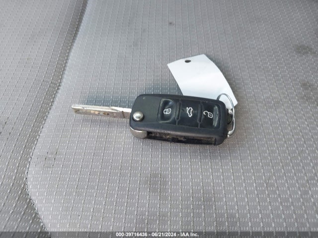 1VWAS7A33GC035346 Volkswagen Passat 1.8t S