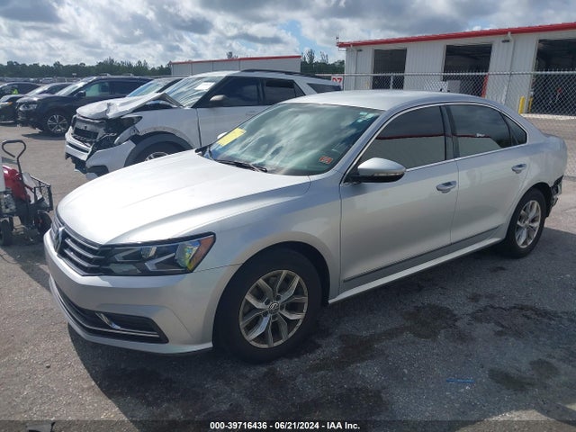 1VWAS7A33GC035346 Volkswagen Passat 1.8t S
