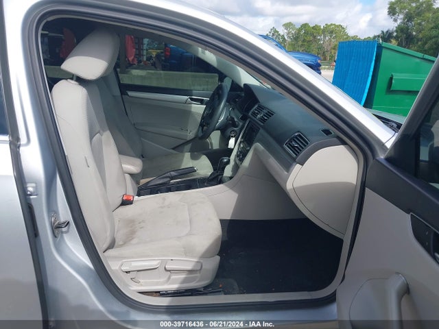 1VWAS7A33GC035346 Volkswagen Passat 1.8t S
