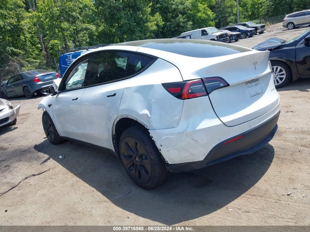 2021 TESLA MODEL Y 5YJYGDEE4MF082347 Photo 2