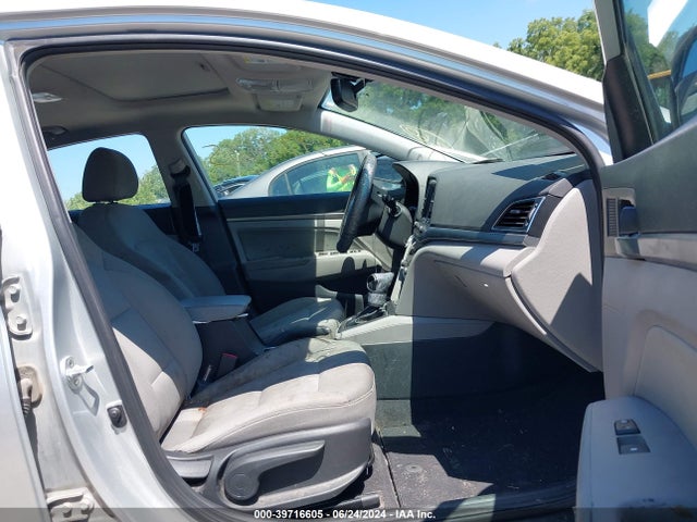 Hyundai Elantra Value Edition 2018 5NPD84LF5JH270895 Image 5