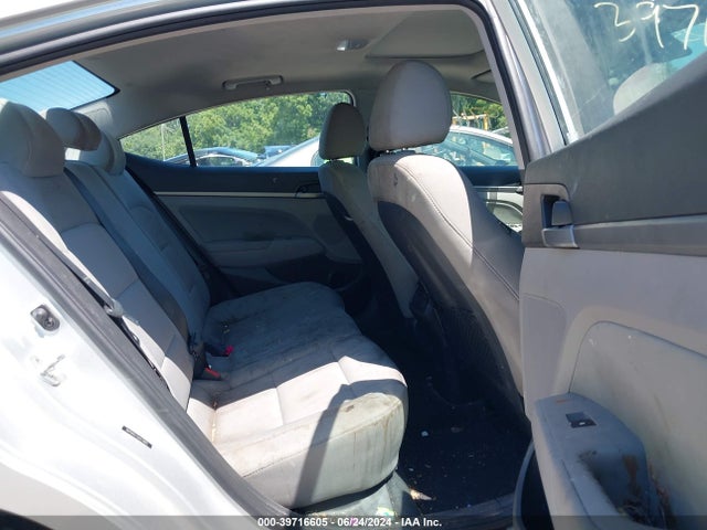 Hyundai Elantra Value Edition 2018 5NPD84LF5JH270895 Image 8
