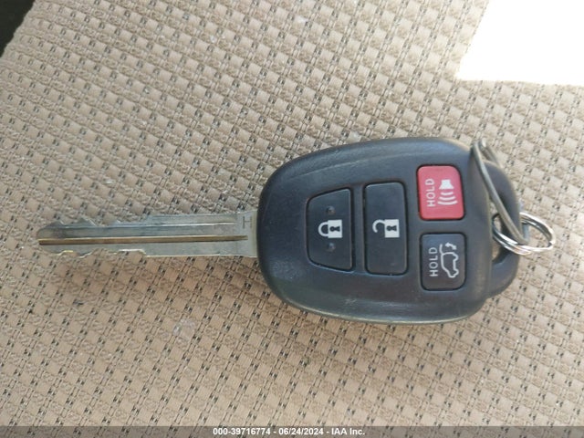 Toyota Rav4 Xle 2017 JTMWFREV4HJ111612 Image 11