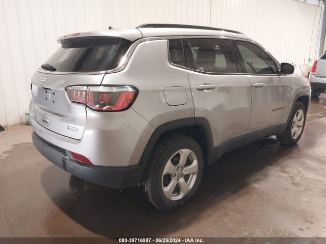 Jeep Compass Latitude 4x4 2019 3C4NJDBB0KT648369 Image 4