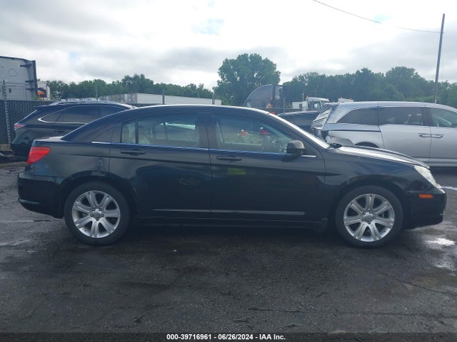 39716961 :رقم المزاد ، 1C3CC5FV8AN148992 vin ، 2010 Chrysler Sebring Limited مزاد بيع