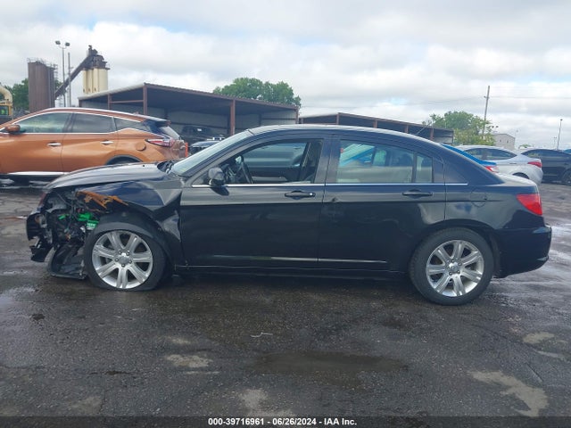 39716961 :رقم المزاد ، 1C3CC5FV8AN148992 vin ، 2010 Chrysler Sebring Limited مزاد بيع