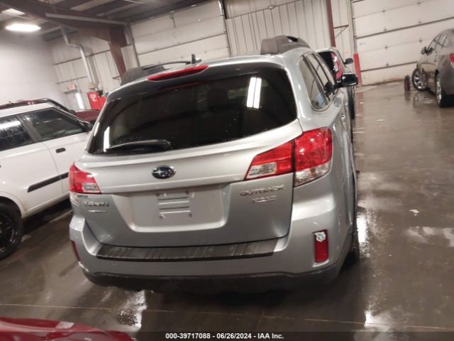 4S4BRBCC8E3310639 Subaru Outback 2.5i Premium