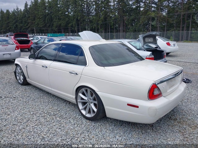 2008 JAGUAR XJ SAJWA71BX8SH23858 Photo 2