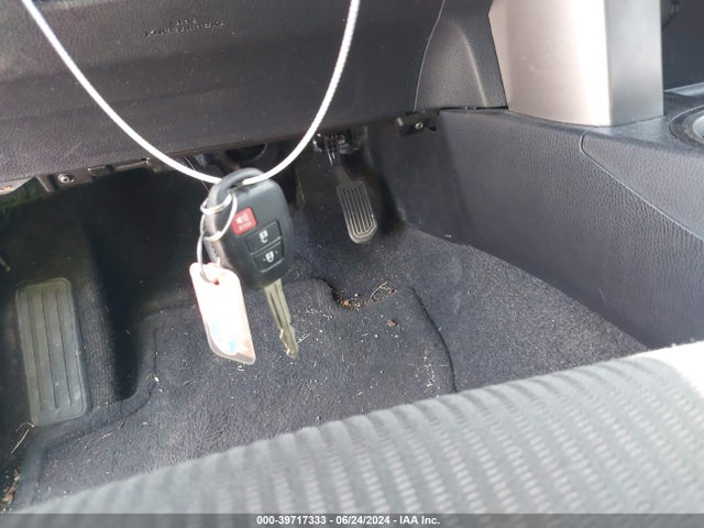 Toyota RAV4 LE 2018 JTMZFREV6JJ724043 Image 11