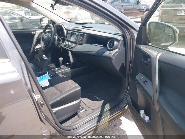 Toyota RAV4 LE 2018 JTMZFREV6JJ724043 Image 5