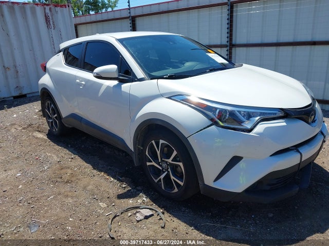 Toyota C-HR XLE 2018 NMTKHMBX1JR056660 main image