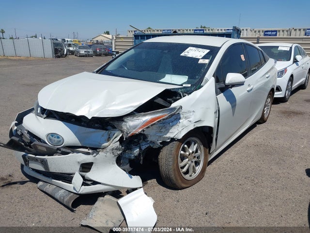 Toyota Prius Two 2017 JTDKBRFU1H3544356 Image 2